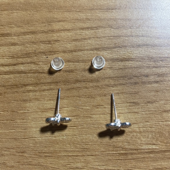Silver studs - Picture 2 of 5